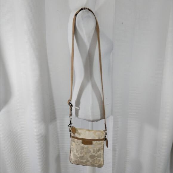 COACH! CREAM & TAUPE BROWN/TAN LOGO FABRIC CROSSBODY, MINI ZIPPER PURSE! - Picture 2 of 13